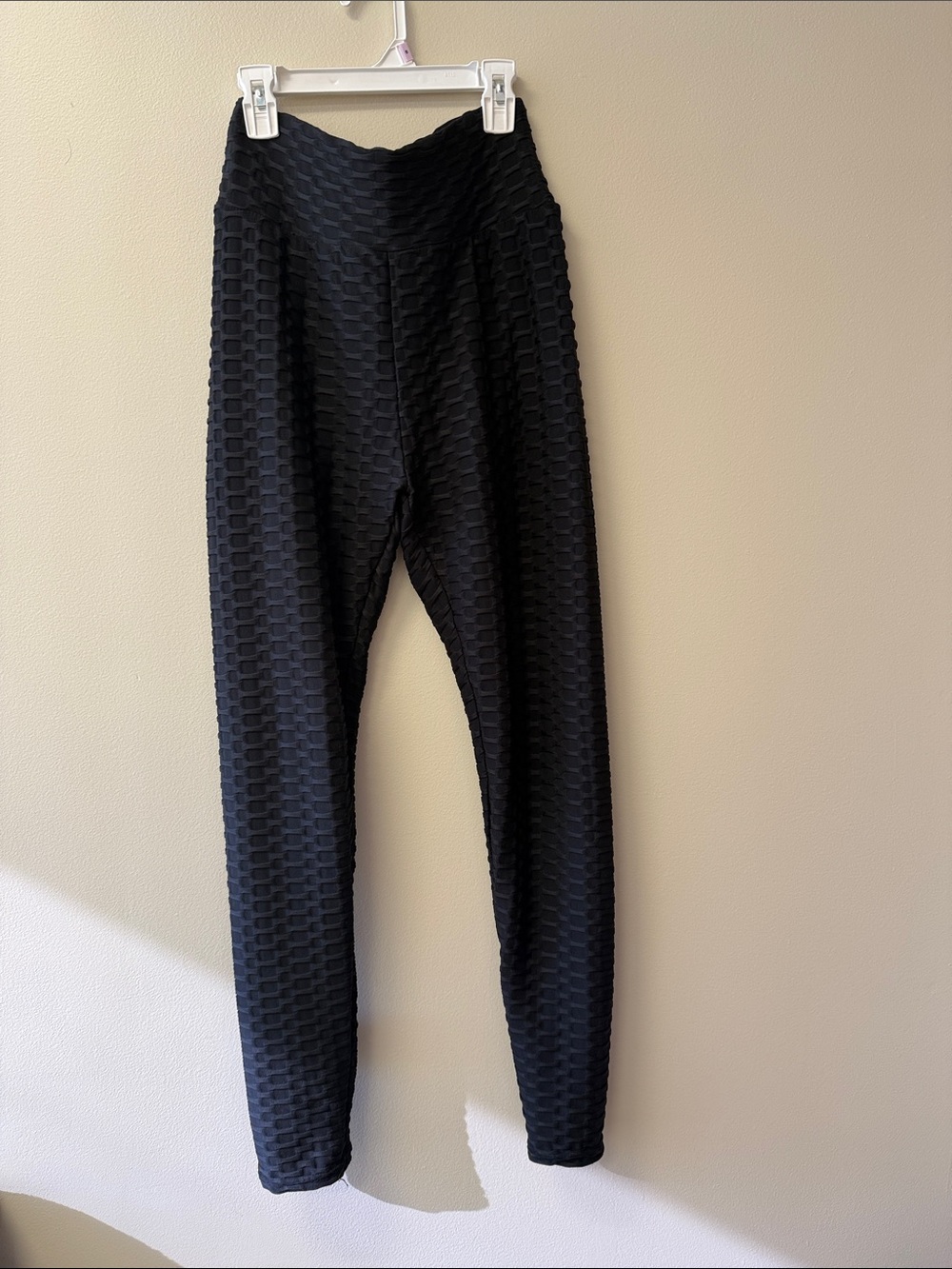 High-Rise Textured Leggings - Black